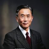 高柳家创始人柳明远的专业形象照，温和儒雅，展现品牌创始人的人文气质