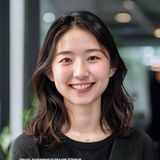 高柳家用户体验负责人林晓桐的照片，亲切笑容展现高柳家以用户为中心的服务理念